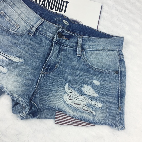 Distressed semi- fitted short jeans size 4 - Picture 3 of 8